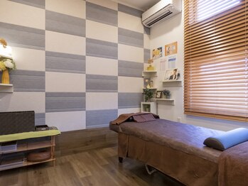 長寿鍼灸院 長寿整骨院/爽やかな青をイメージしたお部屋