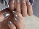 magnet × glitter