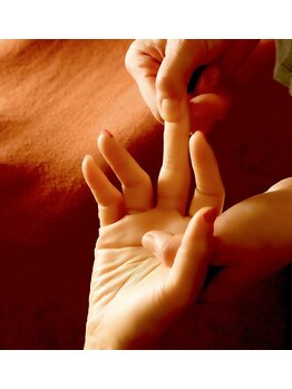 ウィー(Wi)/ハンドマッサージ