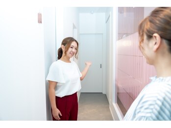 ポーラ 松山小栗店(POLA)/エステルームへご案内