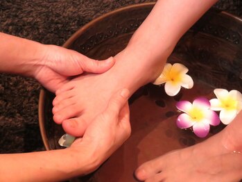 リラクシー(relaxy)の写真/男女共に支持率◎【もみほぐし60分+足つぼ30分(アロマフットバス付)90分¥8900】足の疲れをしっかり解消!