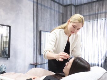 グレーシェル 天神大名店(Gracher)/ハリウッドブロウリフト施術風景