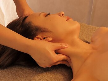 レミリア 中目黒店(RE:MIRIA Nakameguro)/首のこりを取り、リフトアップ。