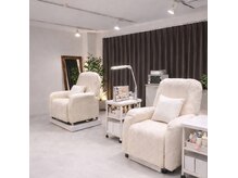 シャイング(Shing)の雰囲気(ふかふかリクライニングチェアでハンド&フット同時施術も可能♪)