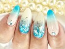 ブルー＆白シェルグラデネイル