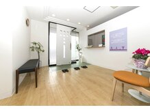 森田整体 瑞穂店の雰囲気（シンプルな内装にこだわり、スッキリとした印象の受付です。）