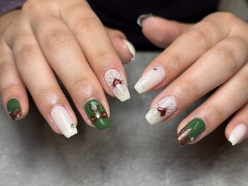 ミーコ(miico)/グリーン主役のクリスマスネイル