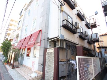 プラスシェーブ(plus shave)/ケーキ屋さんのお隣の3階です♪