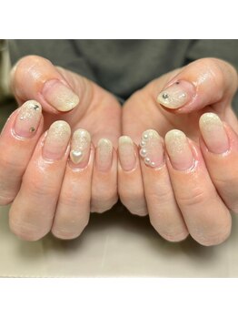 ニアウネイル(niau nail.)/ホワイトラメグラデーション