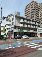 リプロ 春日(RePro)/店舗が入っているマンション外観