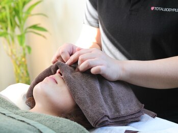 トータルボディプラス(TOTAL BODY PLUS)の写真/巧みな手技でお顔のお悩みを解決!お顔のコリ,むくみ,たるみを改善&口角の上がった美しいフェイスラインへ♪