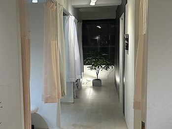 ワントゥー 渋谷店(ONE TO)の写真/セルフケアに迷っていた方や自分では上手く左右対称に眉毛を整えられなかった方に♪顔/髭/頬のWAX脱毛も◎