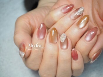 ミーディア(Medea)の写真/【持込ジェルデザイン◆両手1本¥9900～】指先のコンプレックスも解消できる美フォルムジェル&スカルプ