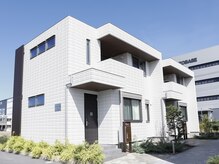 アドア(adore)の雰囲気（【外観】手前側がサロンです。インターフォンを押してください。）