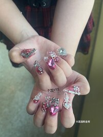 派手ネイル×パーツアート