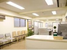 田町西カイロプラクティック/広々待合スペース
