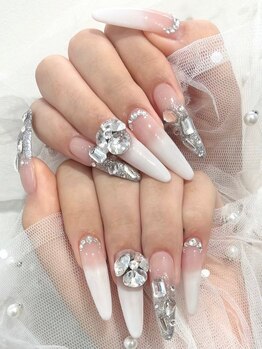 ラビィ 福岡店(Raviy)の写真/＜一気に美爪に★イベントにもオススメ＞チビ爪でお悩みの方、可愛いアートやパーツを乗せたい時にも♪