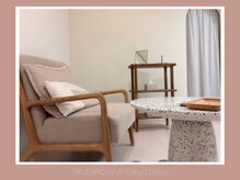 暖かみのある落ち着いた空間でリラックスしてお過ごしください