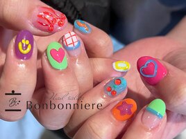 カラフル個性派ぷっくりネイル