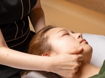 エクシーズラボ(EXSEEDS Lab)の写真/施術直後の効果に感動！特別な日やイベント前に自信の持てるフェイスラインへ