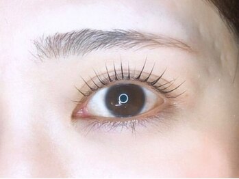 トータルビューティー パッション 茨木(Total Beauty Passion)の写真/《自まつ毛派の方にオススメ!》根元から立ち上げる話題の次世代まつ毛パーマは自然な印象に♪モチの良さ◎