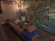 ひとつぼぉしの雰囲気（半個室の癒し空間です。深い森の中をイメージしております。）