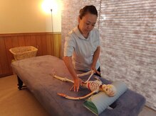 骨男と野中<施術風景>