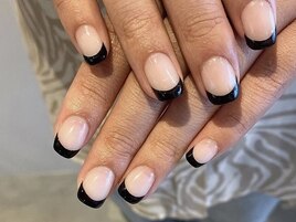 黒フレンチネイル