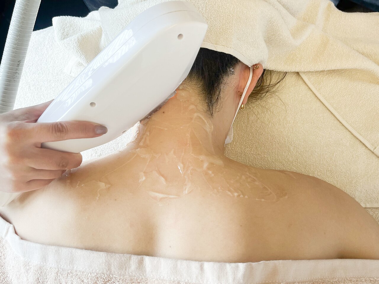 【えり足脱毛】まとめ髪・うなじ美人へ(ソフトシェービング付き)1回￥4400♪