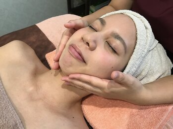 ジンジャー 宜野湾店の写真/【大人気フェイシャル♪】スピーディーに効果実感!!美肌光フェイシャル¥3400で気になるお肌の悩みを解消★