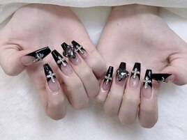 黒フレンチに流行のクロムネイル