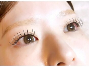 リッカドンナ 南森町店(E'RICADONNA)の写真/【&Healthy◇まつげパーマ+LEDマツエク80本¥9500】まつパでは物足りない方に、ナチュ盛りを実現♪