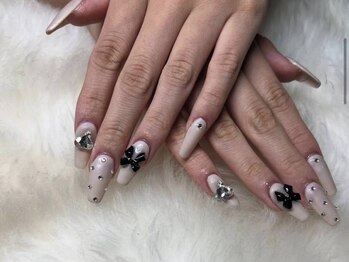 ガーリーネイル　オフベージュ