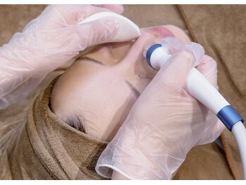 グランビューティ(Glanz Beauty)の写真/【都度払い制/完全個室】最新マシン導入店◎毛穴の黒ずみ・ザラつき一掃。透明感溢れるツル肌へ！