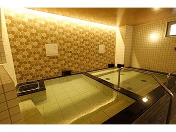 アロマテラピーサロン 和み/源泉かけ流しの温泉が隣接