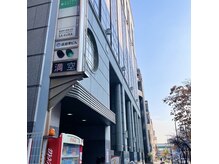 NHKの向かい側、成田栄ビル1Fにございます♪