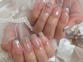 ラビィ 福岡店(Raviy)の写真/芸能関係者も御用達サロンが福岡に★高技術でハイセンスなサロン！指先が美しく見えるシンプルネイル♪