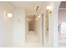 ナルシス(Narcissus)の雰囲気（ギリシャのホテルスパをイメージした高級感のある内装）