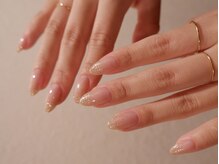 ココマ(cocoma.)の雰囲気（手元全体が美しく見えるシンプルで上質なネイル。）