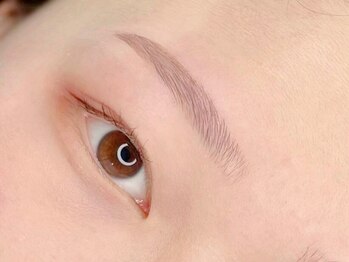 ドルフィン サロン(DOLPHIN salon)の写真/【似合わせ美眉で印象UP】ベテランスタッフによる高技術×丁寧な施術で理想通りのお目元に♪メンズ大歓迎◎
