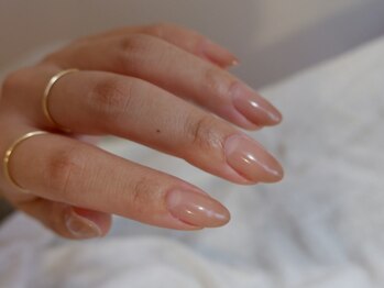 ココマ(cocoma.)の写真/爪を削らないベースジェルを使用しています。自爪の健康を守りながら、長くネイルを楽しむことができます。