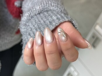 ベージュ系マグネットネイル