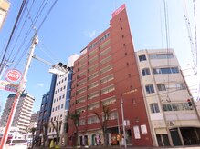 まつげネイルサロン ミルク(MILK)/茶色いビル2階にあります