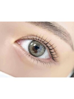 ナチュラル上品な目元にしたい