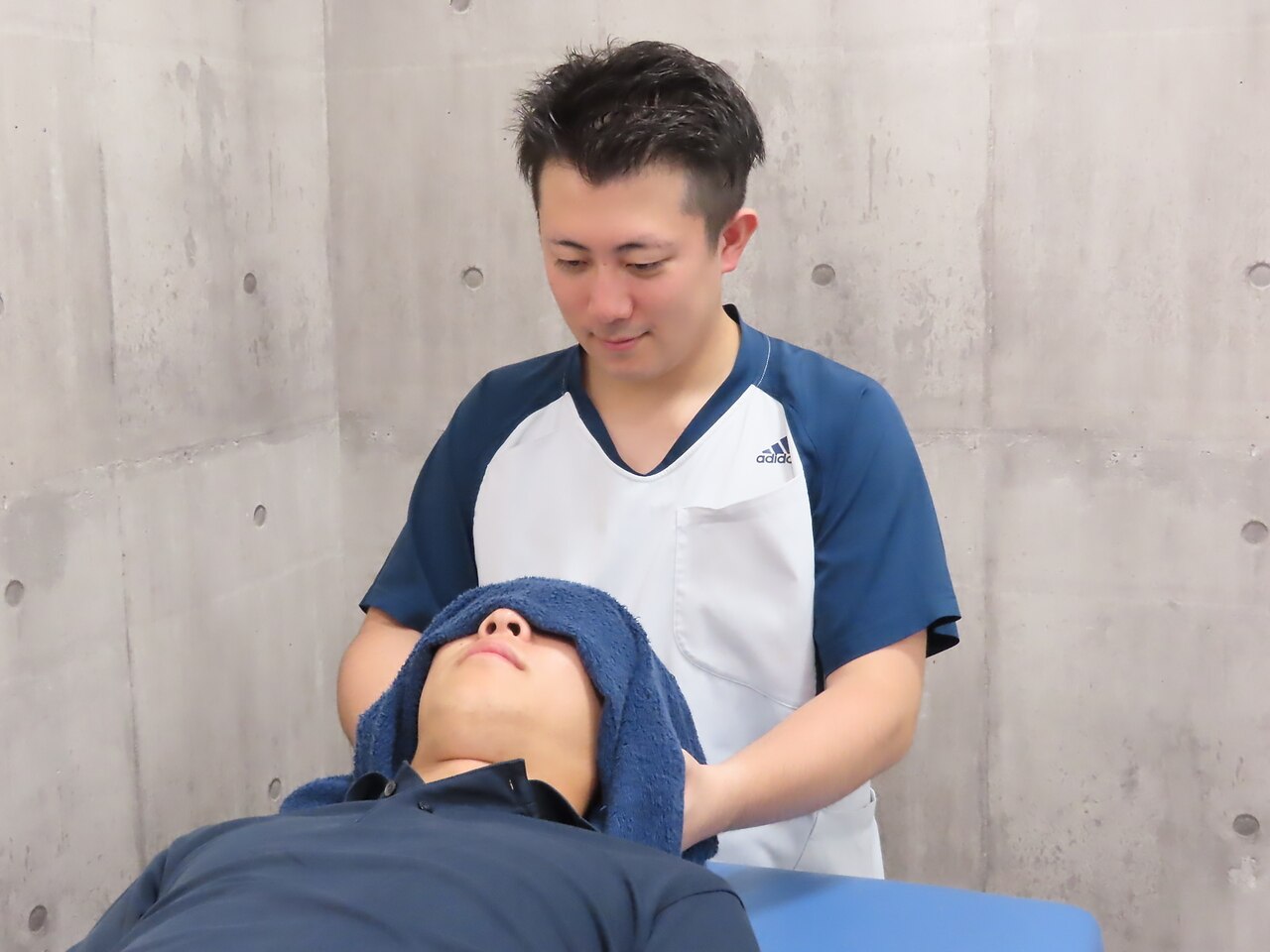 【人気No.1】首〜肩の痛みがある方はこちら◎全身整体×深層筋整体