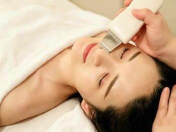 ビューティーハブ 新宿西口(BEAUTY HUB)の写真/【予約殺到】毛穴ごっそり大掃除!肌つるつる!毛穴洗浄小顔ヘッド50分￥4980★無理な勧誘なしだから安心！