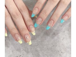 左右非対称ネイルデザイン