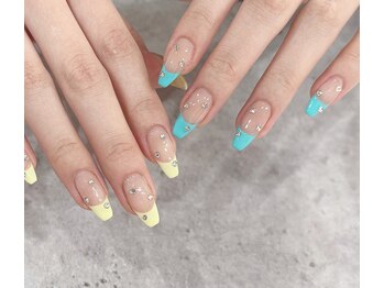 ネイルアンドブライダルエステ ベルム(Belm)/左右非対称ネイルデザイン