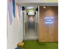 カームブルー(Calmblue)の雰囲気（ネイルやマツパ、ヘアメイクサロンさんなどが入ったフロアの一室）