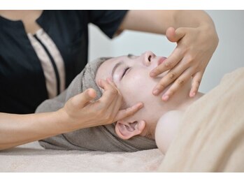 スレア 福岡天神店(SLEA)の写真/繰り返す肌トラブルを卒業。表面的なケアだけでなく、肌の土台から整える「根本改善」フェイシャル